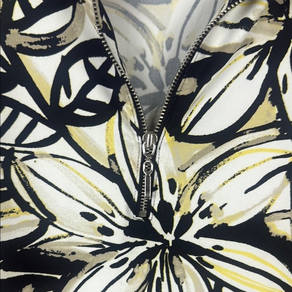 WEEKENDS BY CHICO'S 1/4 Zip White Black Gold Floral Stretch Athletic Top Size XL - Picture 6 of 9
